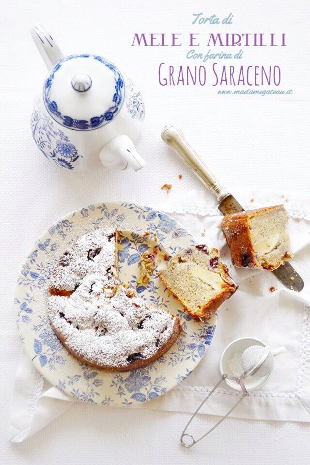 TORTA DI GRANO SARACENO, MELE E MIRTILLI