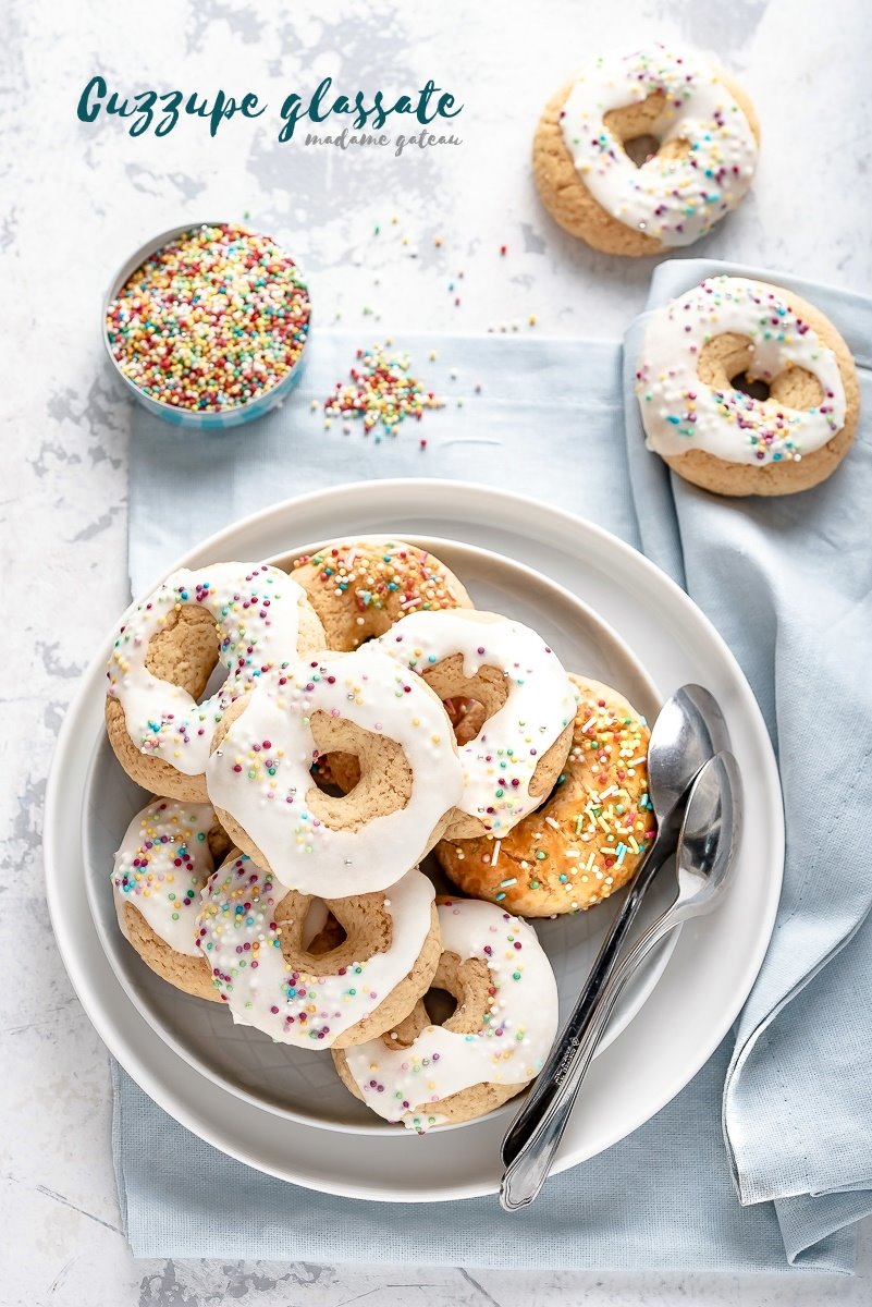 Biscotti Di Natale Calabresi.Cuzzupe Glassate Biscotti Calabresi Di Pasqua Madame Gateau